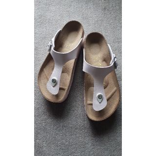 ビルケンシュトック(BIRKENSTOCK)のBIRKENSTOCK　ビルケンシュトック　トングサンダル(サンダル)