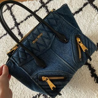 ミュウミュウ(miumiu)の正規品　ミュウミュウ　デニム　バッグ　(ショルダーバッグ)