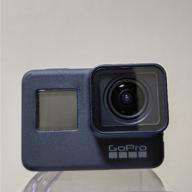 GoPro(ゴープロ)のGoPro HERO7 BLACK (純正マイクアダプター、マイクロSD付) スマホ/家電/カメラのカメラ(ビデオカメラ)の商品写真