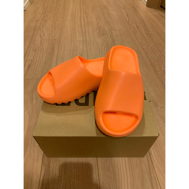 adidas(アディダス)のADIDAS YEEZY SLIDE ENFLAME ORANGE 23.5cm メンズの靴/シューズ(サンダル)の商品写真