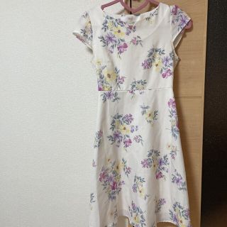 トッコ(tocco)のtocco ワンピース　花柄　夏　半袖　ホワイト　上品　トッコ　デート　膝丈(ひざ丈ワンピース)