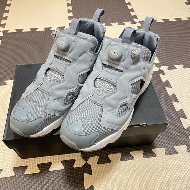 スニーカーリーボック インスタ ポンプ フューリー FLAT GREY/WHITE