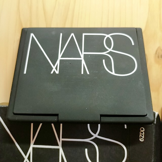 NARS(ナーズ)のNARS コントゥアーブラッシュ　5184 コスメ/美容のベースメイク/化粧品(フェイスカラー)の商品写真