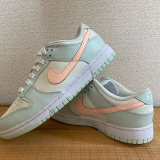 ナイキ(NIKE)の【NIKE】ウィメンズ ダンク Low ベアリーグリーン size US 8(スニーカー)