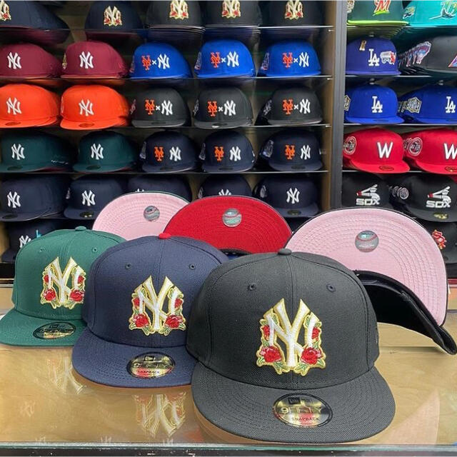 NEW ERA(ニューエラー)のNEW ERA ツバ裏ピンク　スナップバック　ヤンキース メンズの帽子(キャップ)の商品写真