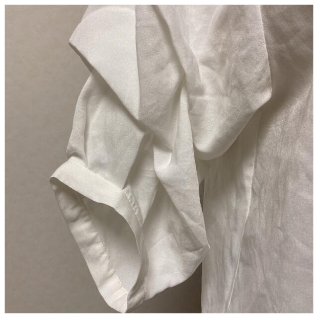 w closet(ダブルクローゼット)の袖のデザインがおしゃれ！真っ白なブラウス レディースのトップス(シャツ/ブラウス(長袖/七分))の商品写真