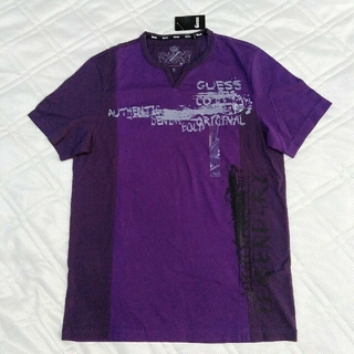 ゲス(GUESS)の新品タグ付き GUESS ゲス 半袖Tシャツ Vネック 紫(Tシャツ/カットソー(半袖/袖なし))