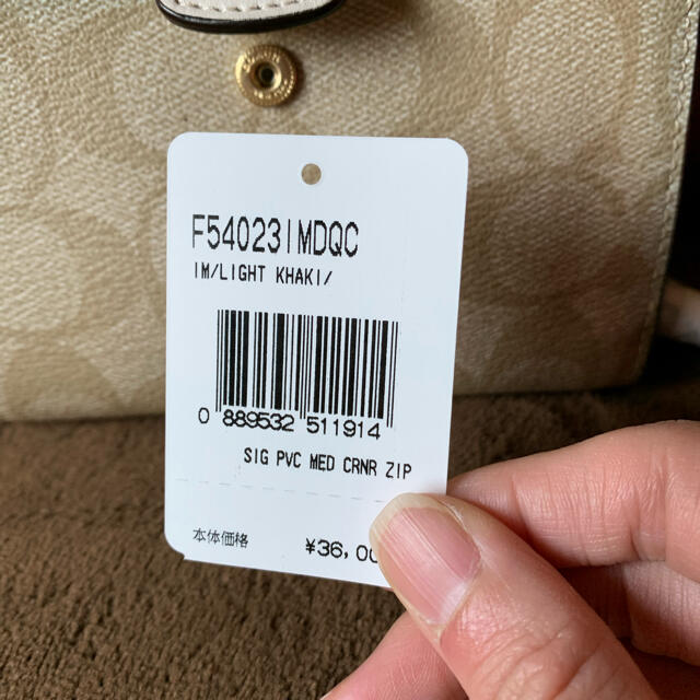 COACH(コーチ)のかcoachコーチ】2つ折り財布　新品未使用　シグネチャー白 レディースのファッション小物(財布)の商品写真