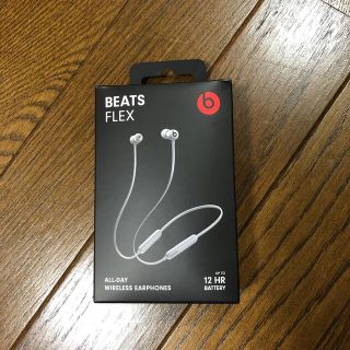 ビーツバイドクタードレ(Beats by Dr Dre)のbeats flex グレー (ヘッドフォン/イヤフォン)