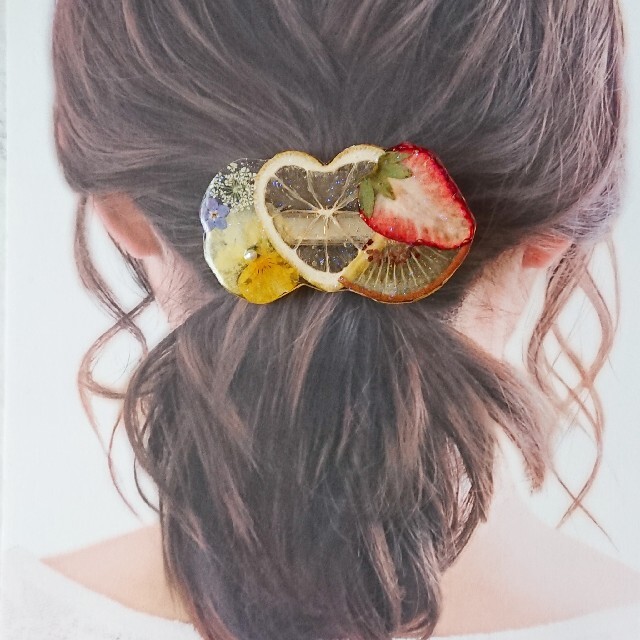 押し花フルーツヘアクリップ レディースのヘアアクセサリー(バレッタ/ヘアクリップ)の商品写真