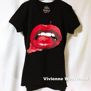 ヴィヴィアンウエストウッド(Vivienne Westwood)の【Vivienne Westwood】WORLD TOUR 回顧展 Tシャツ(Tシャツ(半袖/袖なし))