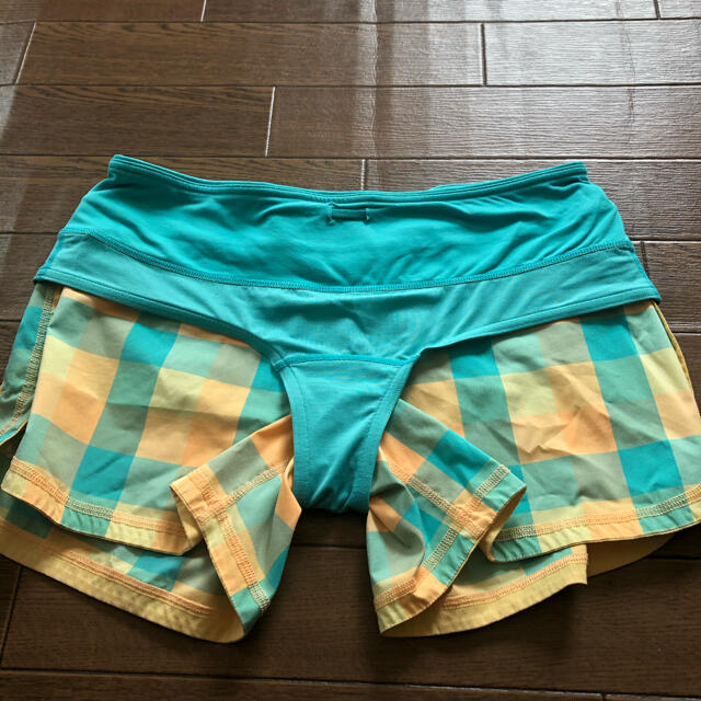 lululemon(ルルレモン)のルルレモン　ショートパンツ　　ランニング、ヨガ スポーツ/アウトドアのランニング(その他)の商品写真