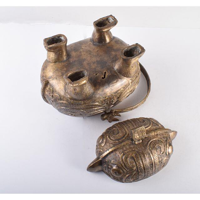中国 青銅器 饕餮文神獣形 持ち手付尊