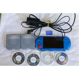 プレイステーションポータブル(PlayStation Portable)のpsp 3000  （ブルー）【動作品】４GBメモリカード、ソフト4点(携帯用ゲーム機本体)