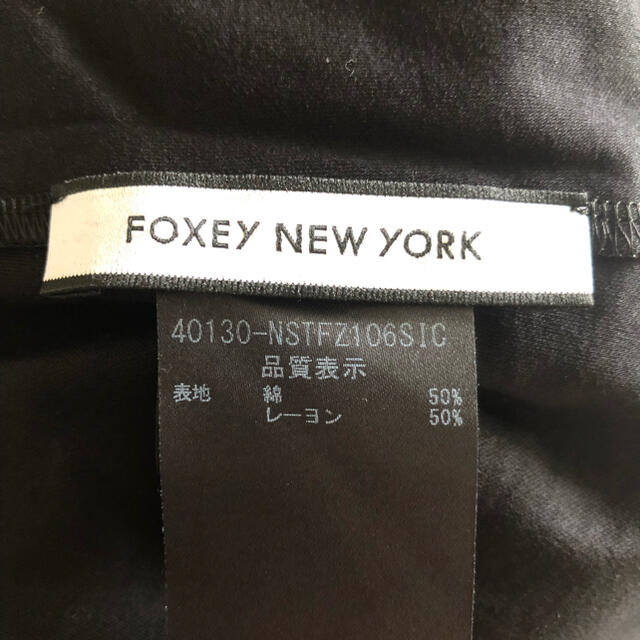 FOXEY(フォクシー)のクローバー様ご専用 FOXEY 未使用品 バック刺繍ロゴ ブラックTシャツ  レディースのトップス(Tシャツ(半袖/袖なし))の商品写真