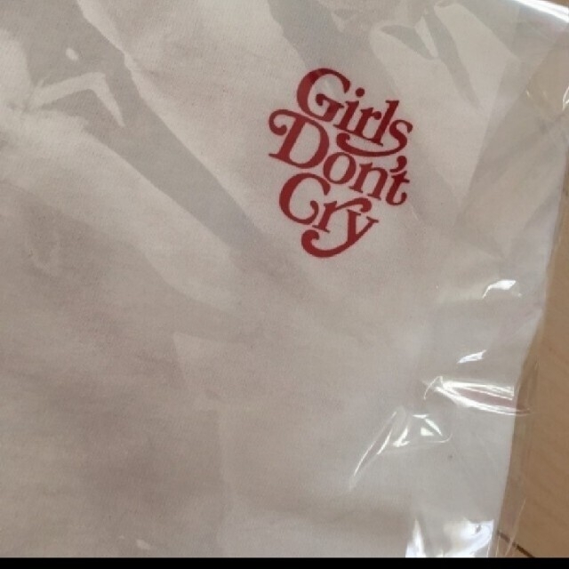 GDC(ジーディーシー)のステッカー付き！◆新品◆Girls Don't Cry Tシャツ メンズのトップス(Tシャツ/カットソー(半袖/袖なし))の商品写真