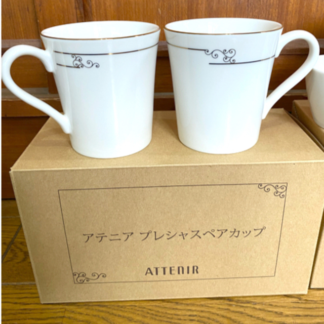 Attenir(アテニア)の送料込み✨【非売品・未使用】ATTENIR　ペアマグカップ インテリア/住まい/日用品のキッチン/食器(食器)の商品写真