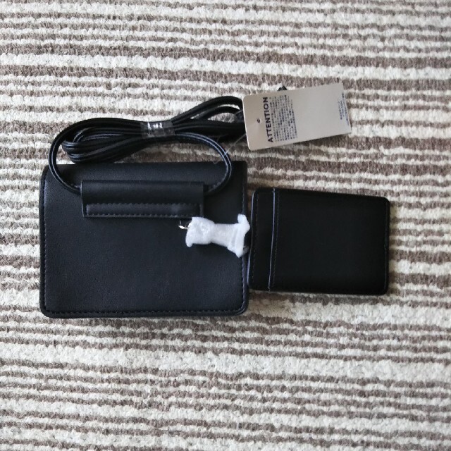 GU(ジーユー)のネックポーチカードケース付き 黒 GU その他のその他(その他)の商品写真
