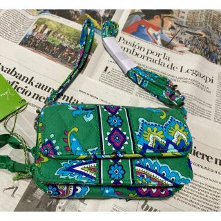 ヴェラブラッドリー(Vera Bradley)のヴェラブラッドリー　クロスボディ　エメラルドペイズリー　財布　ポーチ(ショルダーバッグ)