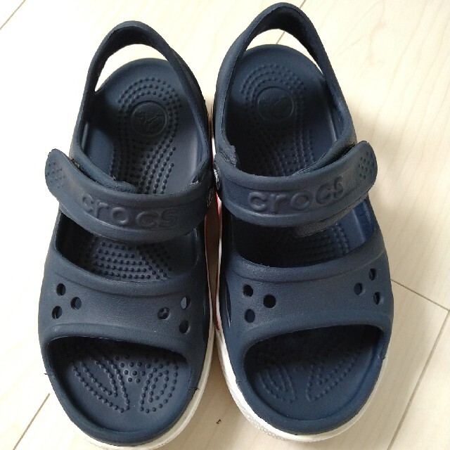 crocs(クロックス)のクロックス　サンダル　18cm キッズ/ベビー/マタニティのキッズ靴/シューズ(15cm~)(サンダル)の商品写真