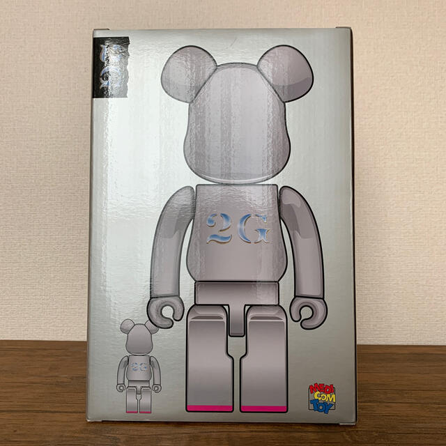 MEDICOM TOY(メディコムトイ)のBE@RBRICK SORAYAMA x 2G SILVER 100%&400% エンタメ/ホビーのおもちゃ/ぬいぐるみ(キャラクターグッズ)の商品写真