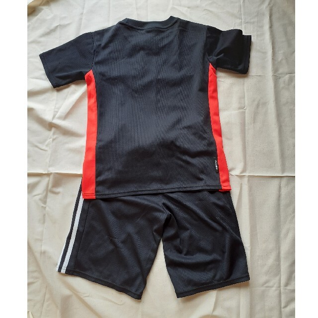 adidas(アディダス)のadidas　セットアップ　半袖　短パン　130 キッズ/ベビー/マタニティのキッズ服男の子用(90cm~)(Tシャツ/カットソー)の商品写真