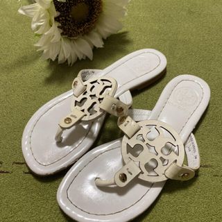 トリーバーチ(Tory Burch)の１１日限定値下げ！トリーバーチ☆素敵な白色サンダル(サンダル)