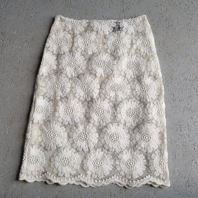 SIMONE ROCHA／シモーン・ロシャ　刺繍のタイトスカート　オフホワイト 2