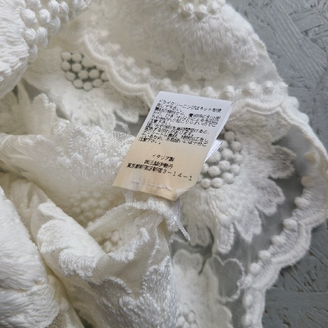 Simone Rocha(シモーネロシャ)のSIMONE ROCHA／シモーン・ロシャ　刺繍のタイトスカート　オフホワイト レディースのスカート(ひざ丈スカート)の商品写真