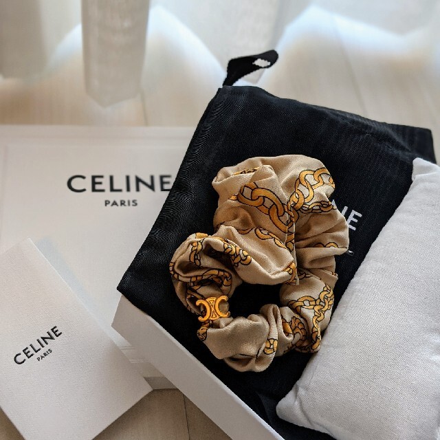 celine(セリーヌ)の専用　セリーヌ　スクランチー　シュシュ　新作 レディースのヘアアクセサリー(ヘアゴム/シュシュ)の商品写真