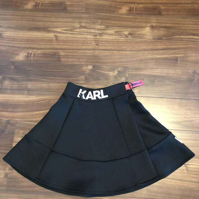 Karl Lagerfeld(カールラガーフェルド)のKARL LAGERFELD スカート レディースのスカート(ひざ丈スカート)の商品写真
