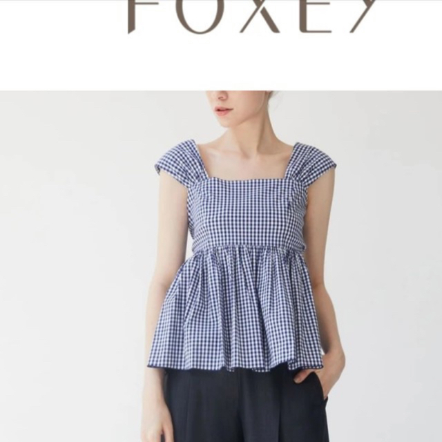 FOXEY(フォクシー)の新品　FOXY38 レディースのトップス(シャツ/ブラウス(半袖/袖なし))の商品写真