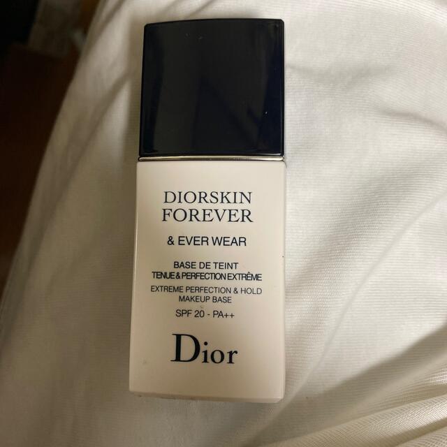 Dior フォーエヴァー&エヴァーベース