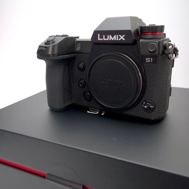 Panasonic(パナソニック)のPanasonic lumix s1 ボディ おまけ付き スマホ/家電/カメラのカメラ(ミラーレス一眼)の商品写真