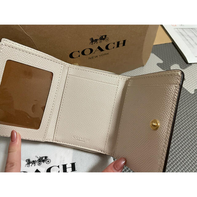 coach 三つ折り財布 2