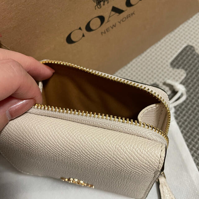 coach 三つ折り財布 4