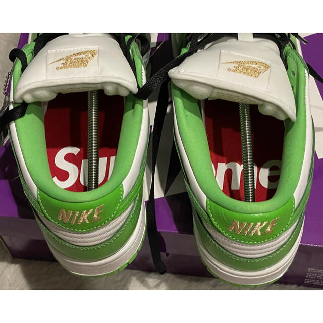 Supreme(シュプリーム)のSUPREME × NIKE SB DUNK LOW GREEN 28.5cm メンズの靴/シューズ(スニーカー)の商品写真