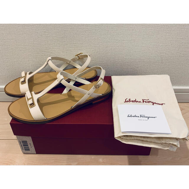 値下げ中‼︎ Salvatore Ferragamo 未使用品 サンダルホワイトサイズ