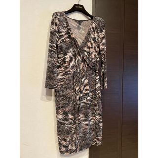 ビーシービージーマックスアズリア(BCBGMAXAZRIA)のBCBG MAXAZRIA ワンピース　Mサイズ(ひざ丈ワンピース)