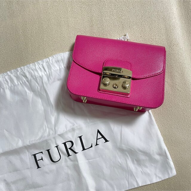 美品 FURLA フルラ メトロポリス シャンパンゴールド
