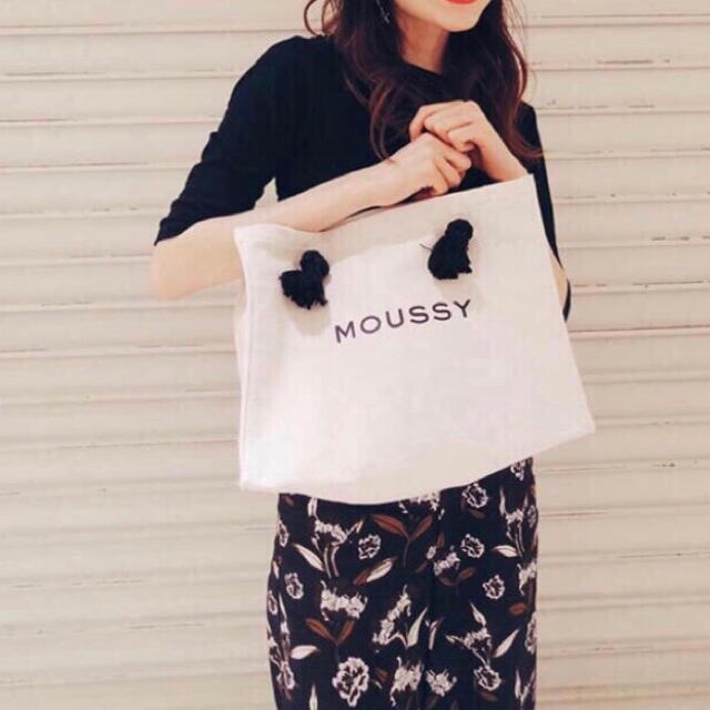 moussy(マウジー)のホワイト♡MOUSSYキャンバストートバッグ♡ショッパー型トートバック♡新品 レディースのバッグ(トートバッグ)の商品写真