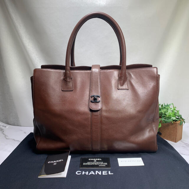 美品✨CHANEL エグゼクティブ レザー トートバッグ ココ ターンロック