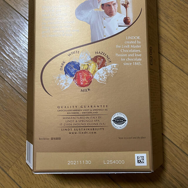 Lindt(リンツ)のLINDT LINDOR リンツ リンドール アソート32個 食品/飲料/酒の食品(菓子/デザート)の商品写真