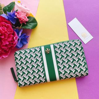 トリーバーチ(Tory Burch)の新品♡toryburch トリーバーチ　緑　マルチ　化粧 ポーチ　おしゃれ　丸型(財布)