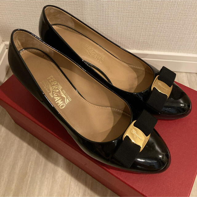 フェラガモ ferragamo ヴァラ ウェッジソール パンプス 24cm - 靴 フェラガモ ferragamo ヴァラ ウェッジソール パンプス 24cm - 靴