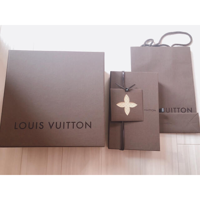 LOUIS VUITTON(ルイヴィトン)のLOUIS VUITTON 箱　ショップ袋 レディースのバッグ(ショップ袋)の商品写真