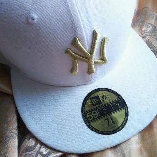 ニューエラー(NEW ERA)のニューエラ 白 レア ゴールドロゴカラー(キャップ)