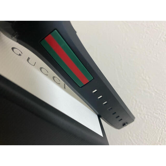 Gucci(グッチ)の龍之介様専用　　　グッチ　腕時計　シンク　ラバー　ブラック　 レディースのファッション小物(腕時計)の商品写真