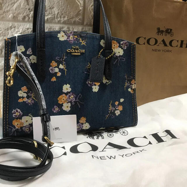 COACH(コーチ)の新品　コーチ　花柄　フラワー　デニム　日本限定発売 レディースのバッグ(ショルダーバッグ)の商品写真