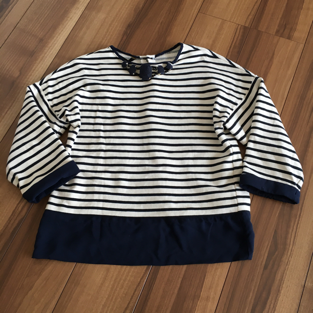 ZARA(ザラ)のZARA ボーダーネックレスモチーフつきトップス レディースのトップス(カットソー(長袖/七分))の商品写真